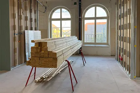 I centrala Norrköping har Åhlin & Ekeroth genomfört en totalrenovering av en äldre kontorsfastighet som omvandlas till moderna utbildningslokaler. 