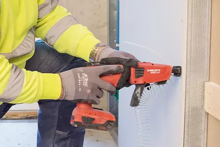 Fästa i gipsvägg