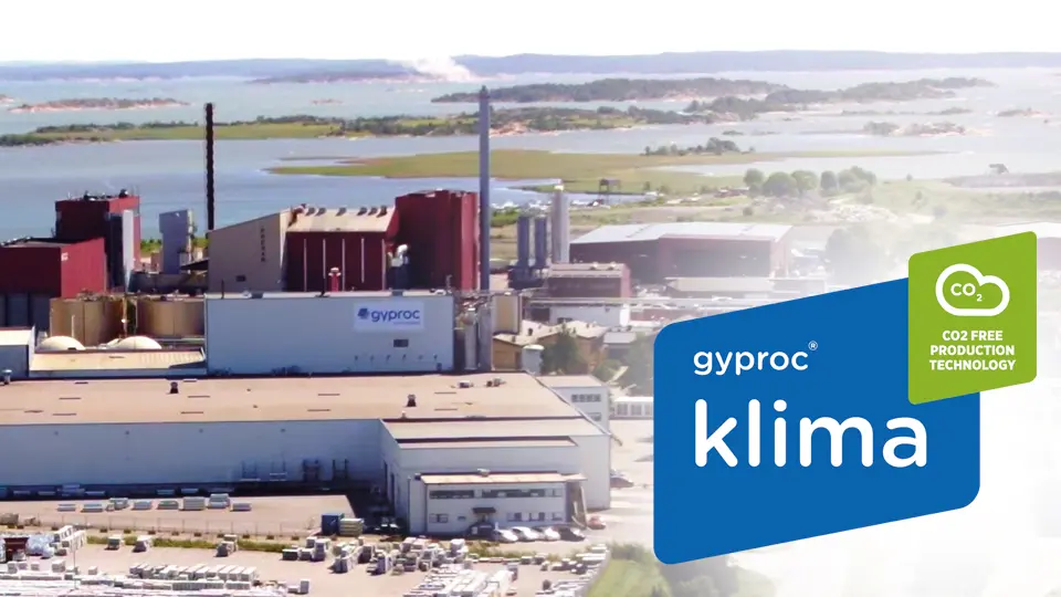 Klimaskivorna tillverkas i vår fabrik i Fredrikstad, Norge – världens första elektrifierade gipsskivefabrik